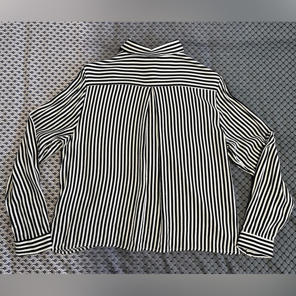 Striped Crop Jasmine & Julia Blouse Size M - Picture 5 of 10